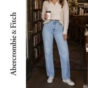 Abercrombie & Fitch, The 90s Straight Ultra High Rise Jeans Light Wash Size 31